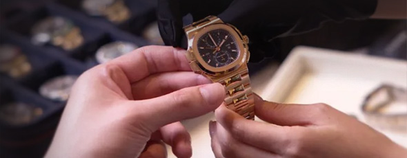 Haute Horologe - Why So Many Buyers Make Their Luxury Watch Purchase in December