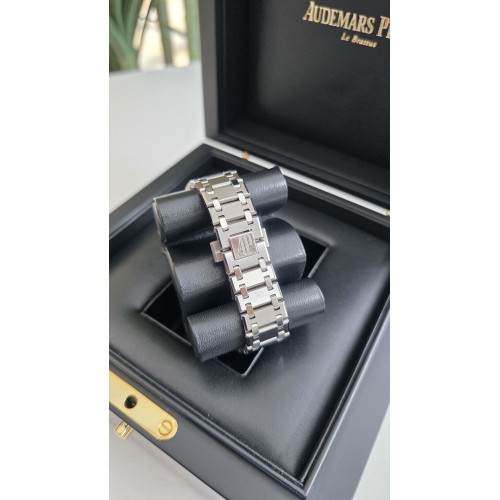 AUDEMARS PIGUET ROYAL OAK EXTRA-THIN "JUMBO" SMOKED BLUE TITANIUM/PLATINUM 39MM LIMITED EDITION OF 250 PIECES - 15202IP.OO.1240IP.01