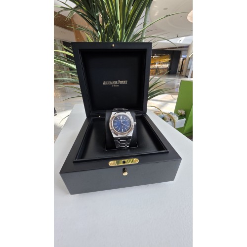 AUDEMARS PIGUET ROYAL OAK EXTRA-THIN "JUMBO" SMOKED BLUE TITANIUM/PLATINUM 39MM LIMITED EDITION OF 250 PIECES - 15202IP.OO.1240IP.01